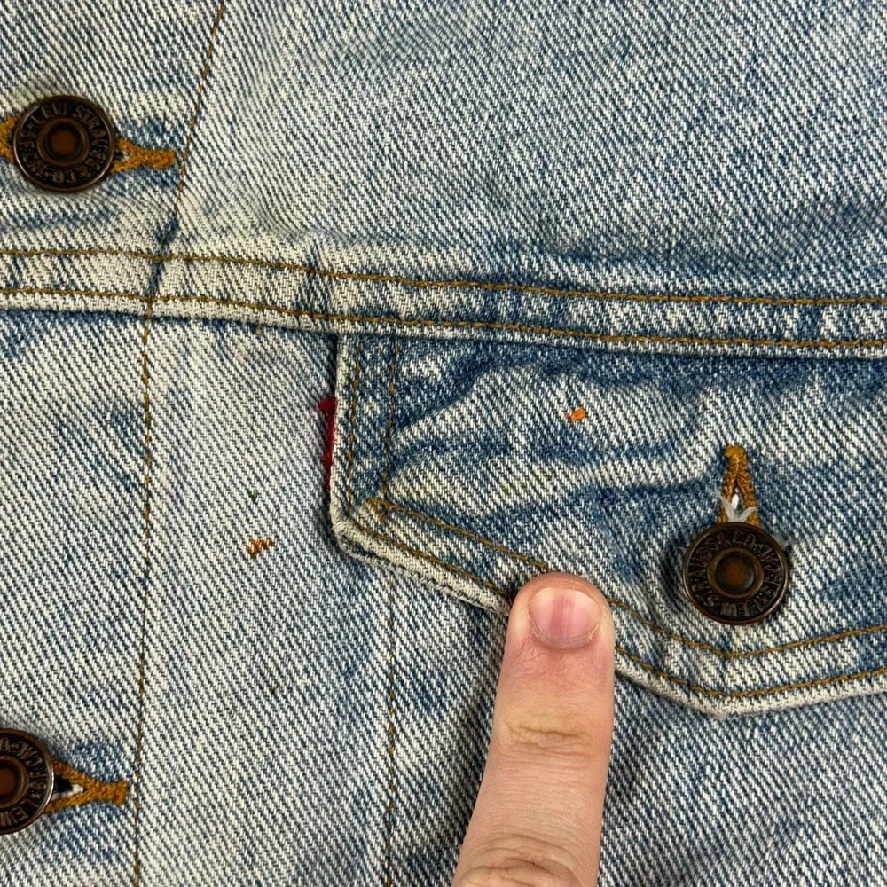 Levis has major